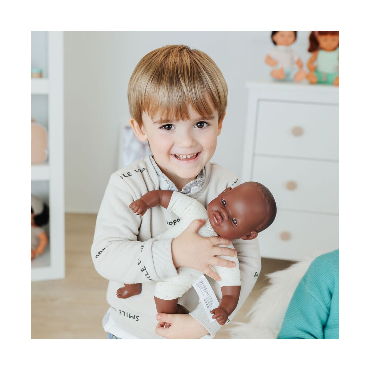 Muneco bebe latinoamericano con cuerpo blando 32cm