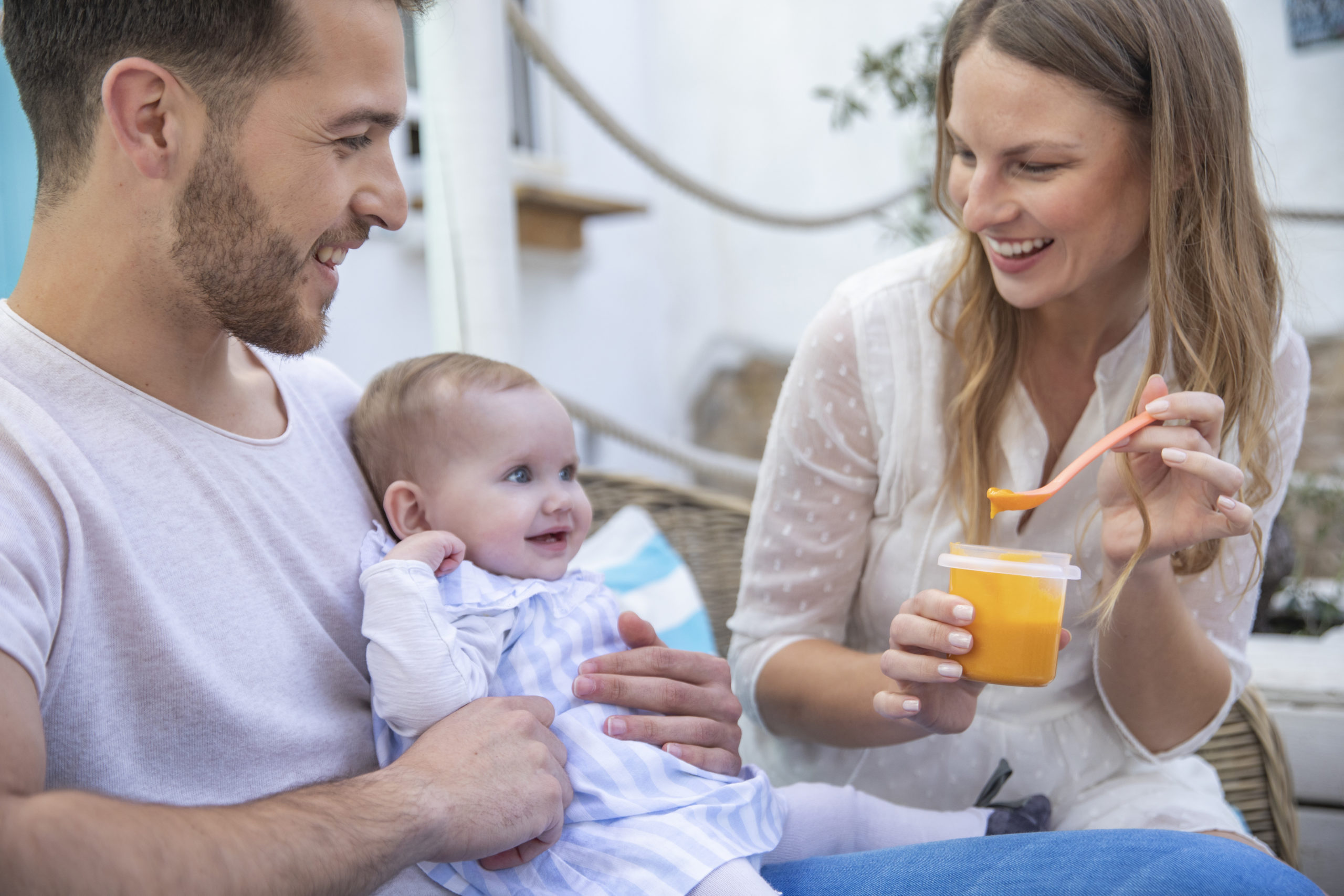 Padres primerizos, esto es todo lo que necesitáis saber para la alimentación de vuestro bebé