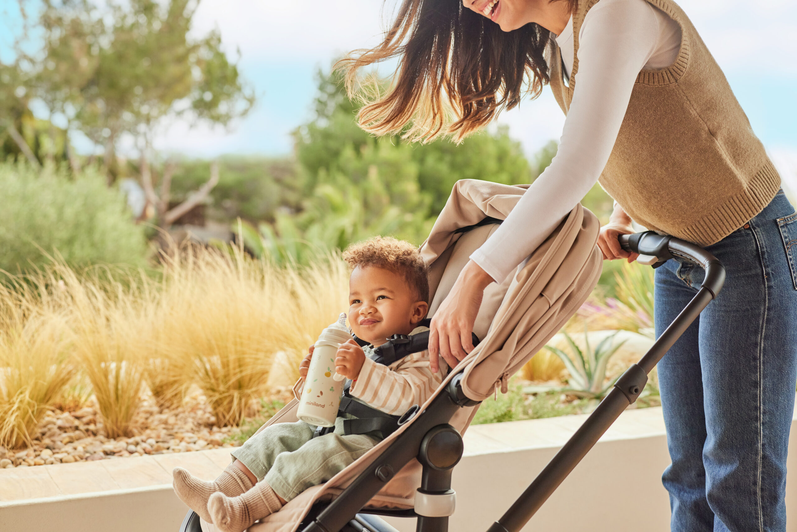Paseos con tu bebé: ¡Descubre por qué son tan buenos para él y para ti!