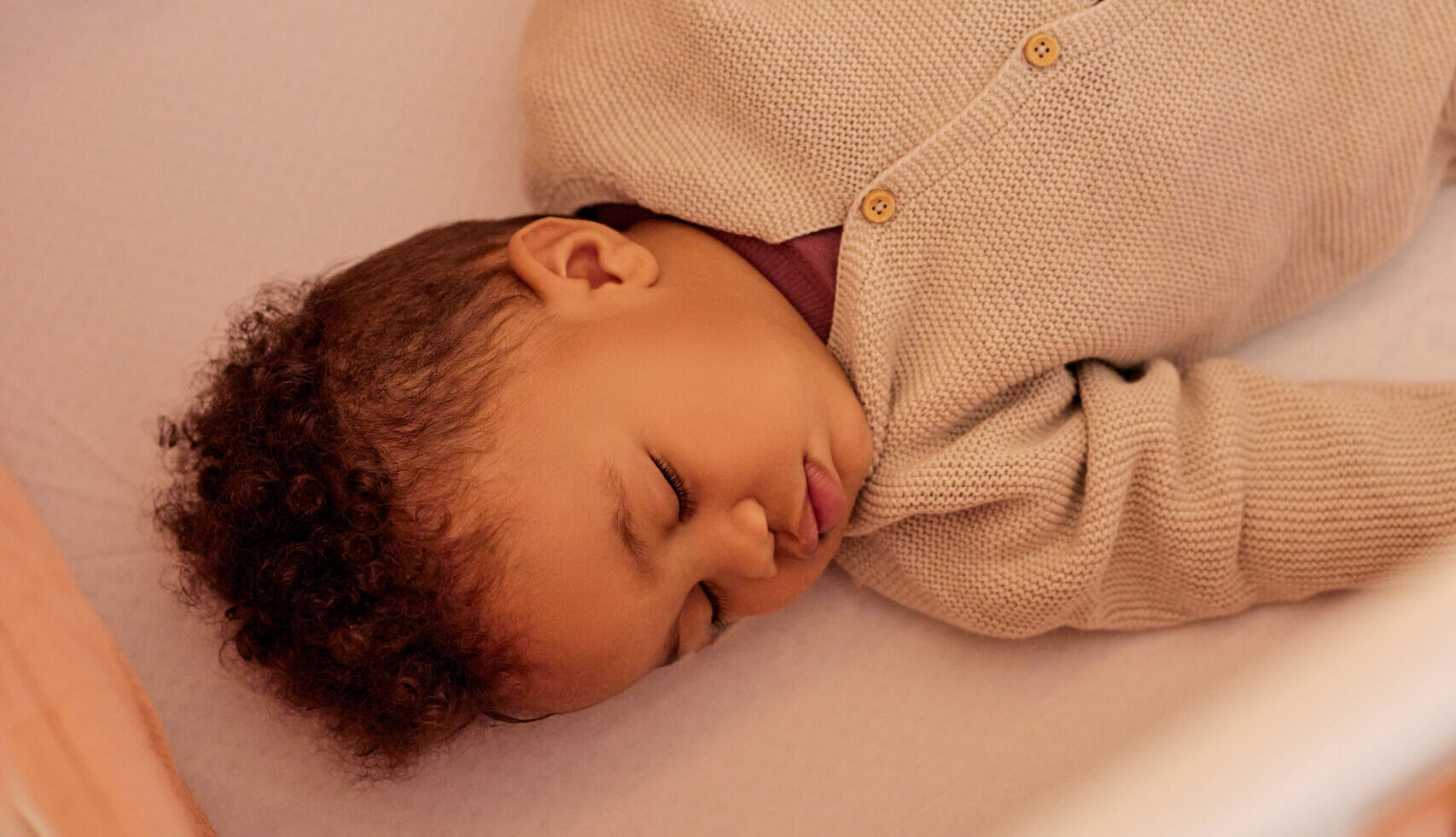 6 accesorios esenciales para cuidar a tu bebé en verano