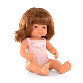 Poupée avec des cheveux sales