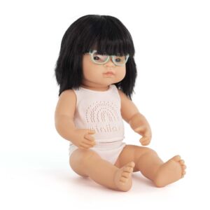 Muñeca asiática con gafas 38 cm